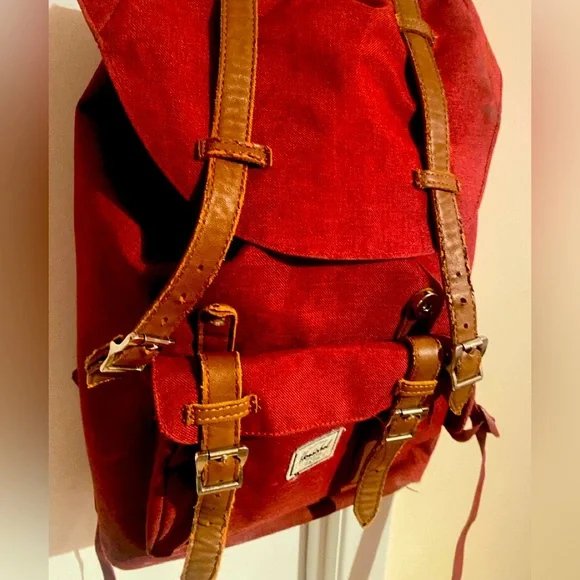 Herschel Backpack - Picture 2 of 3